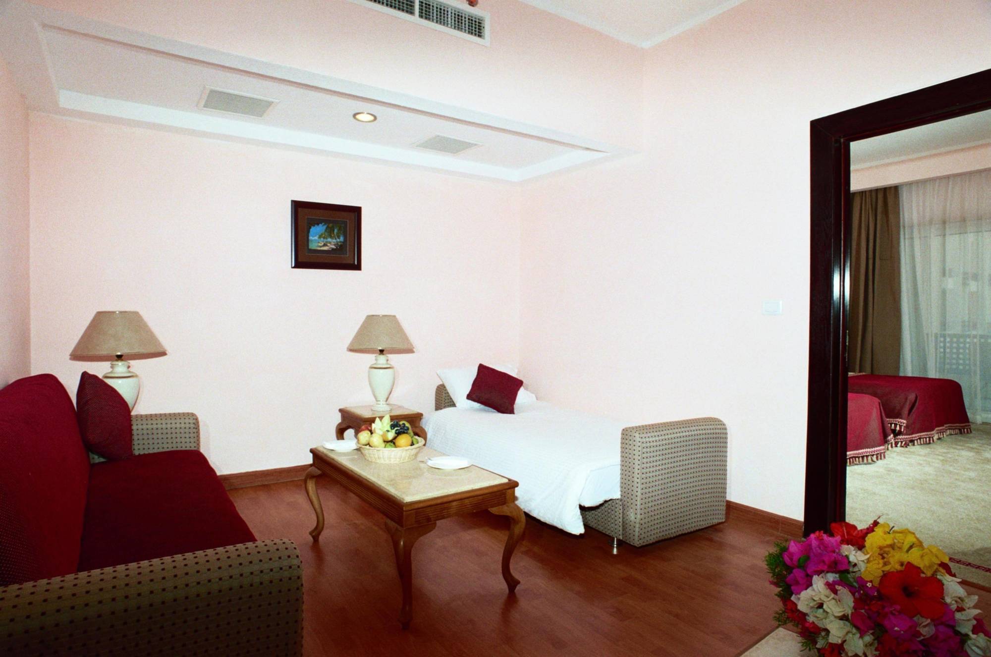 Golden 5 Sapphire Suites Hotel Хургада Екстериор снимка